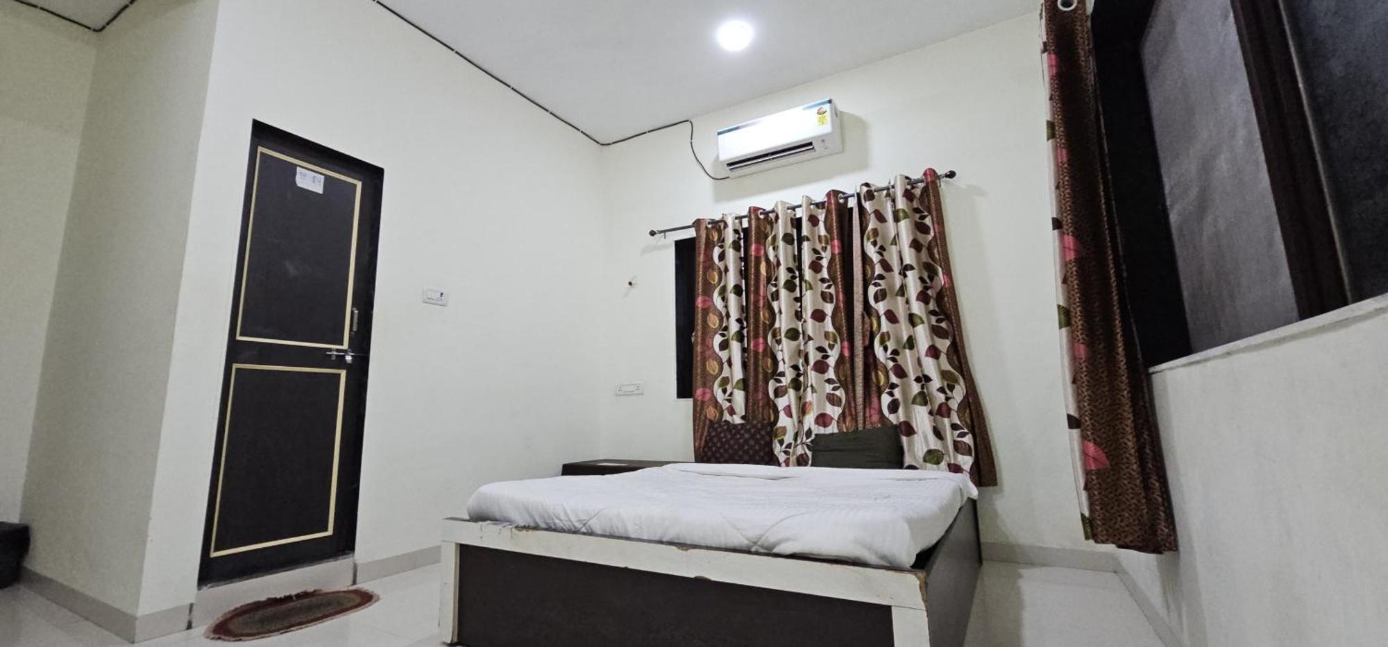 لونافالا Blue Bell Homestay المظهر الخارجي الصورة